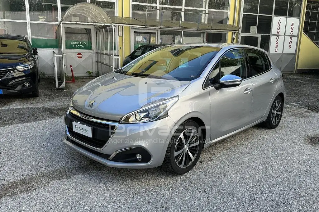 Photo 1 : Peugeot 208 2018 Petrol