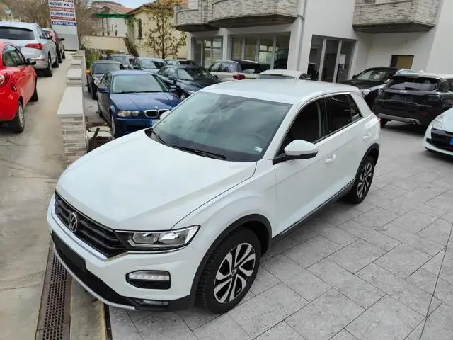 Photo 1 : Volkswagen T-roc 2022 Essence