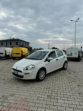 Photo 1 : Fiat Punto 2018 Diesel