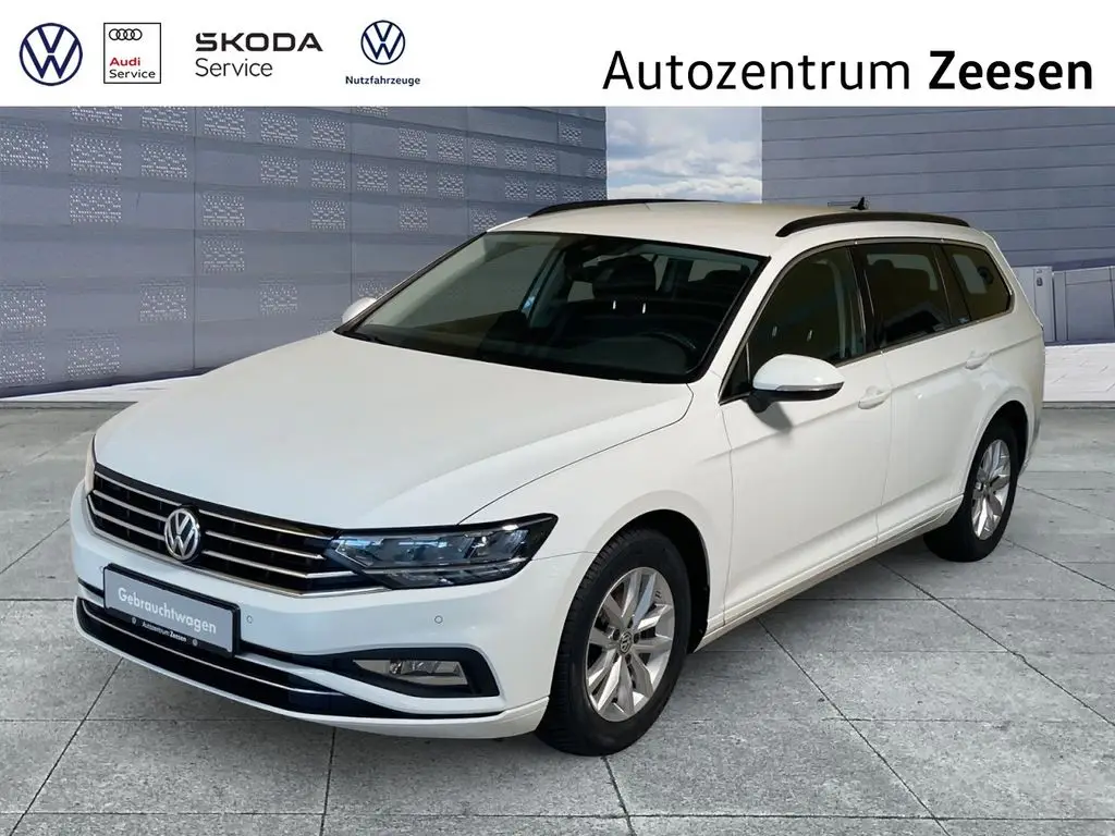 Photo 1 : Volkswagen Passat 2020 Essence