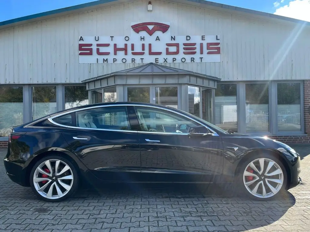 Photo 1 : Tesla Model 3 2019 Non renseigné