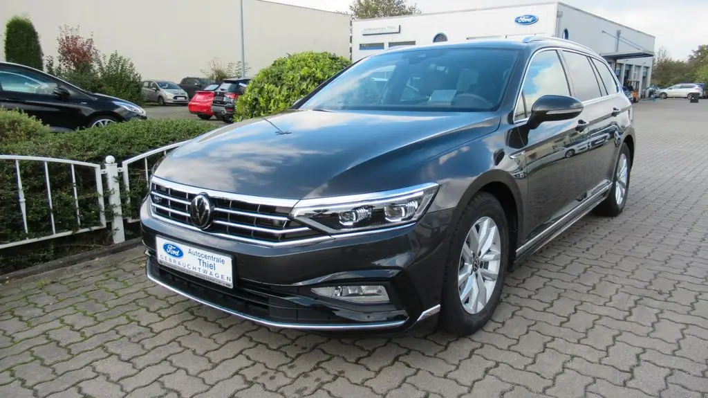 Photo 1 : Volkswagen Passat 2024 Petrol