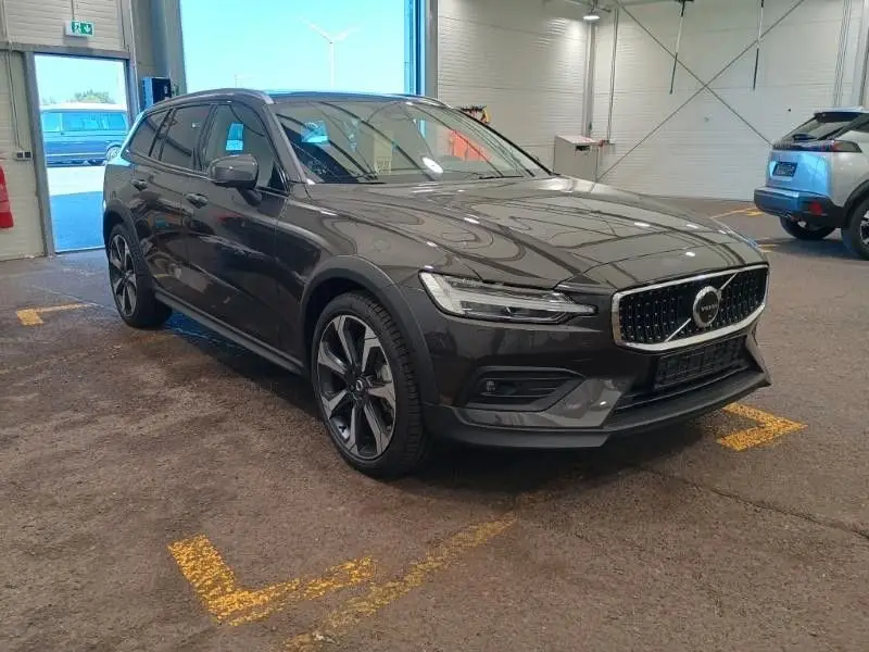 Photo 1 : Volvo V60 2023 Petrol