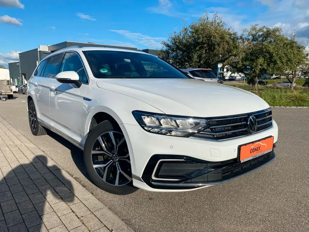 Photo 1 : Volkswagen Passat 2021 Hybrid