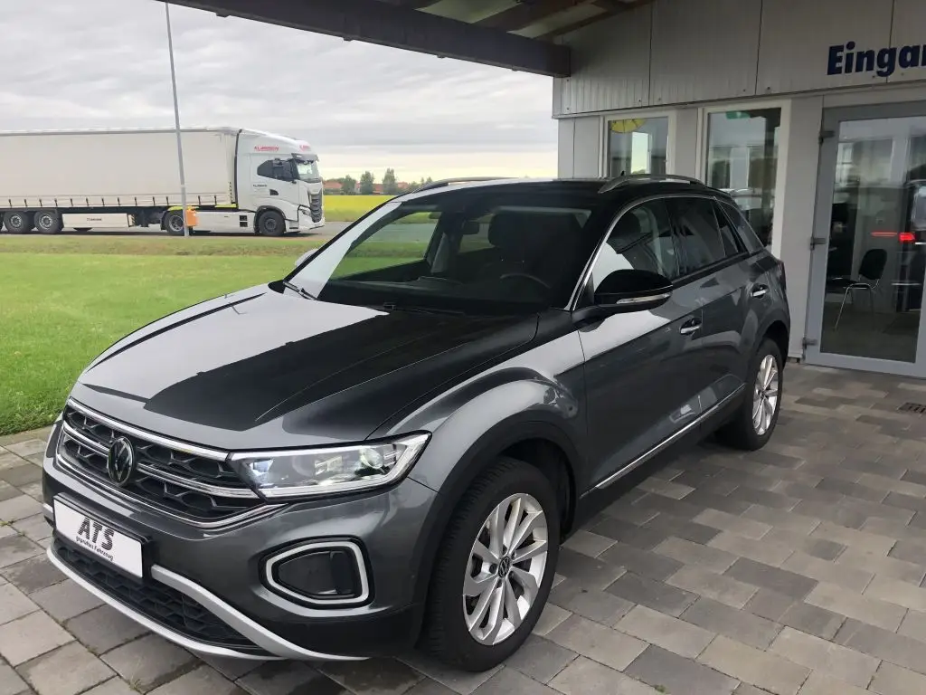 Photo 1 : Volkswagen T-roc 2023 Petrol