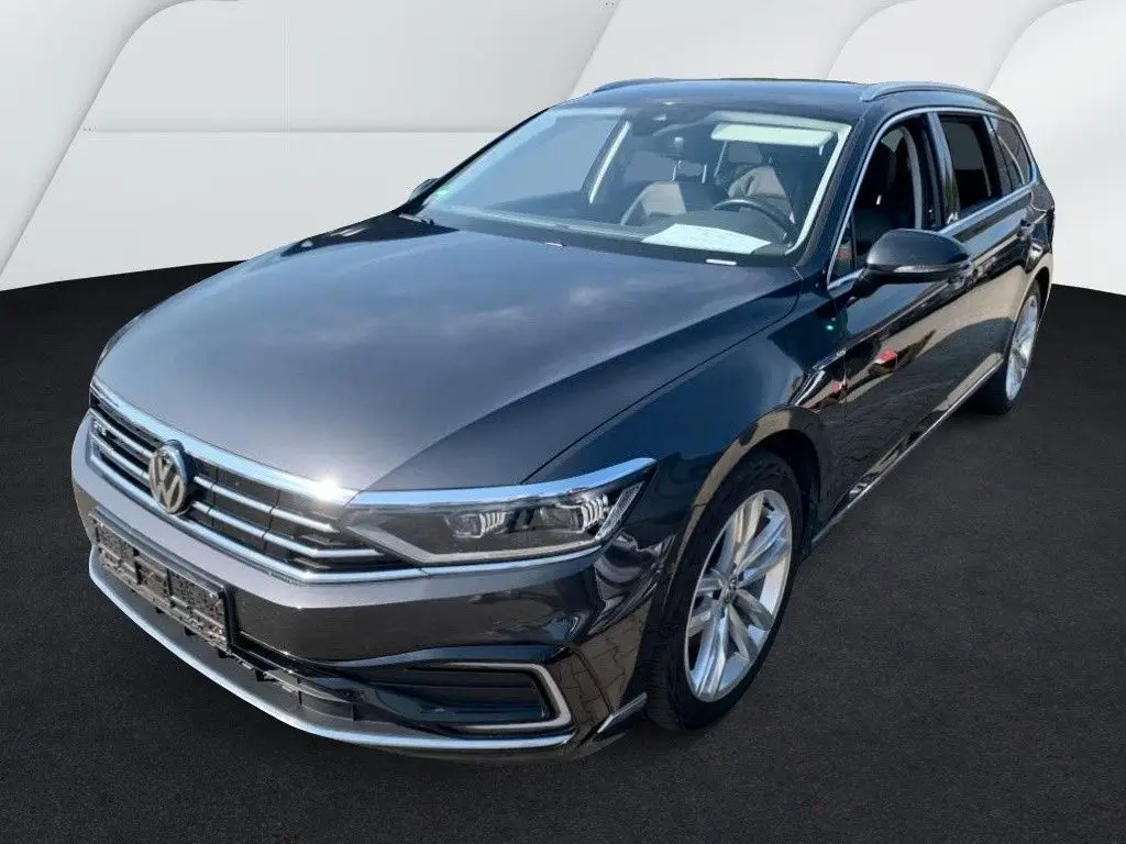 Photo 1 : Volkswagen Passat 2019 Hybride