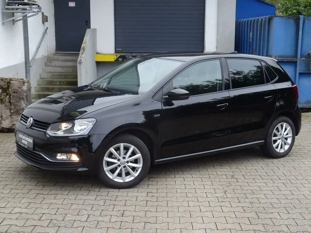 Photo 1 : Volkswagen Polo 2015 Petrol