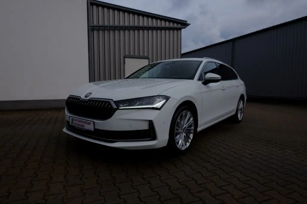 Photo 1 : Skoda Superb 2024 Petrol