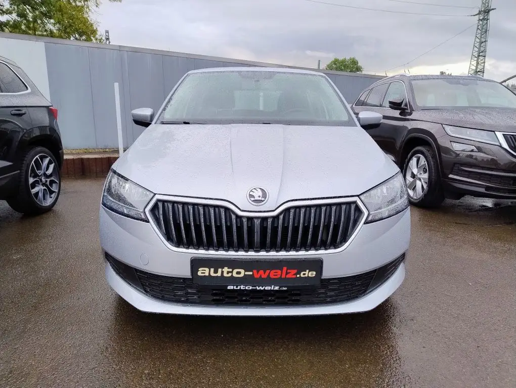 Photo 1 : Skoda Fabia 2021 Petrol