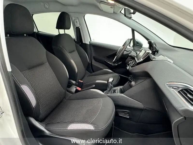 Photo 1 : Peugeot 208 2016 Petrol