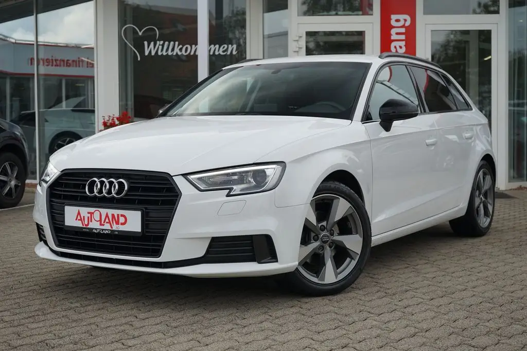 Photo 1 : Audi A3 2018 Petrol