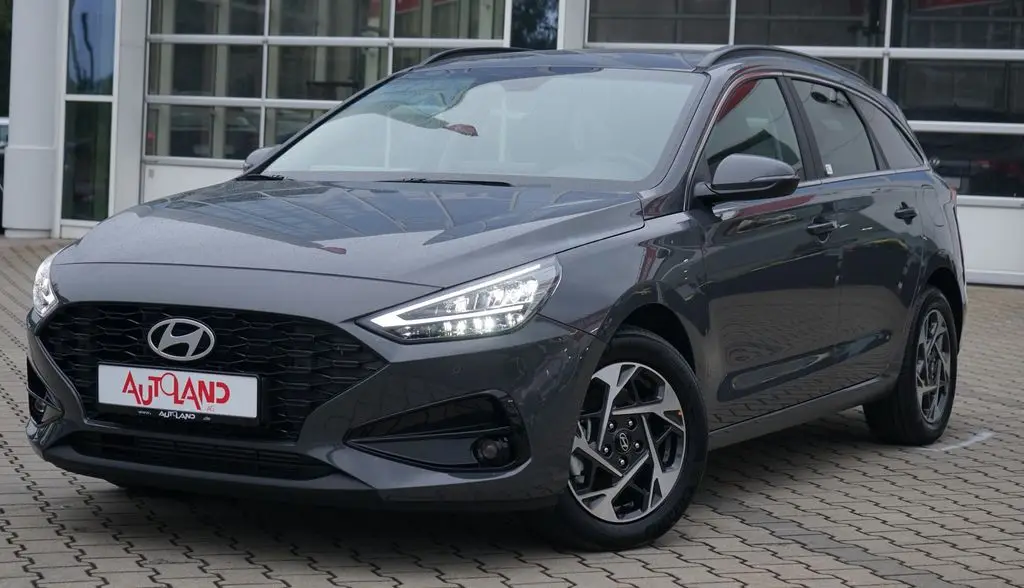 Photo 1 : Hyundai I30 2024 Petrol