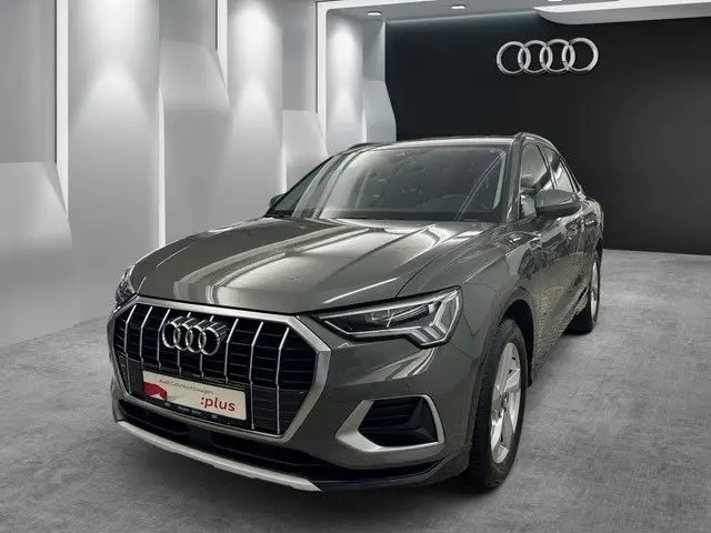 Photo 1 : Audi Q3 2023 Petrol