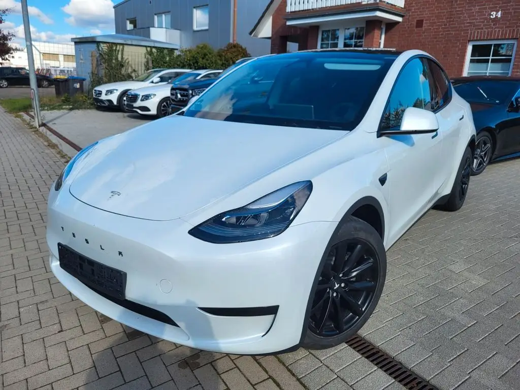 Photo 1 : Tesla Model Y 2024 Non renseigné