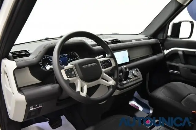 Photo 1 : Land Rover Defender 2021 Hybrid