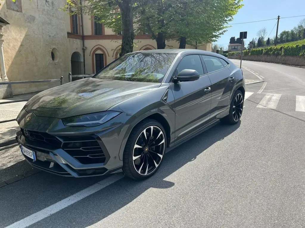 Photo 1 : Lamborghini Urus 2019 Petrol