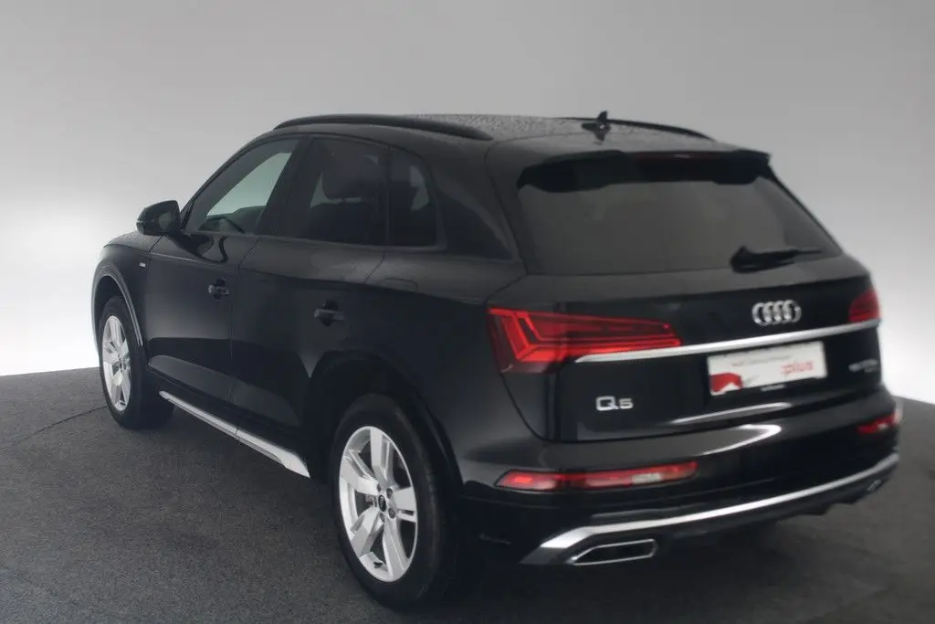 Photo 1 : Audi Q5 2022 Hybride