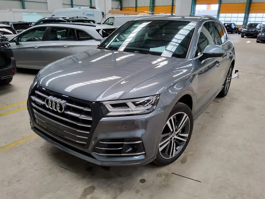 Photo 1 : Audi Q5 2020 Hybride