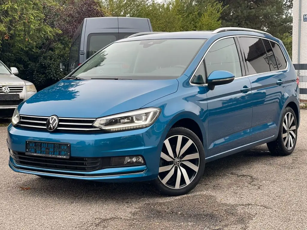 Photo 1 : Volkswagen Touran 2023 Essence