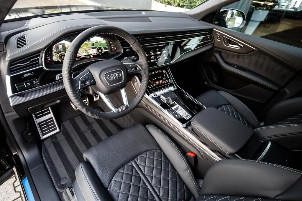 Photo 1 : Audi Q8 2024 Hybrid