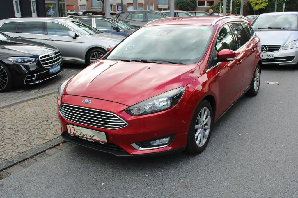 Photo 1 : Ford Focus 2015 Petrol