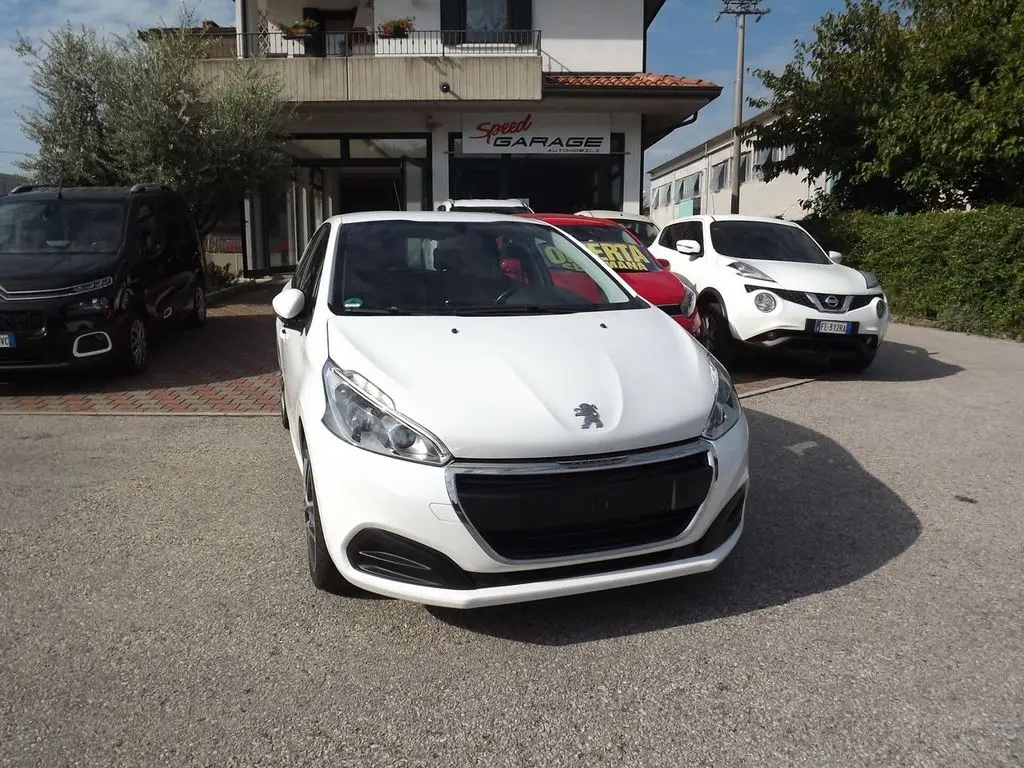 Photo 1 : Peugeot 208 2016 Essence