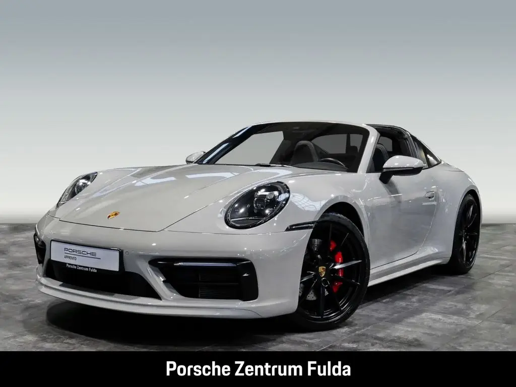 Photo 1 : Porsche 992 2020 Essence