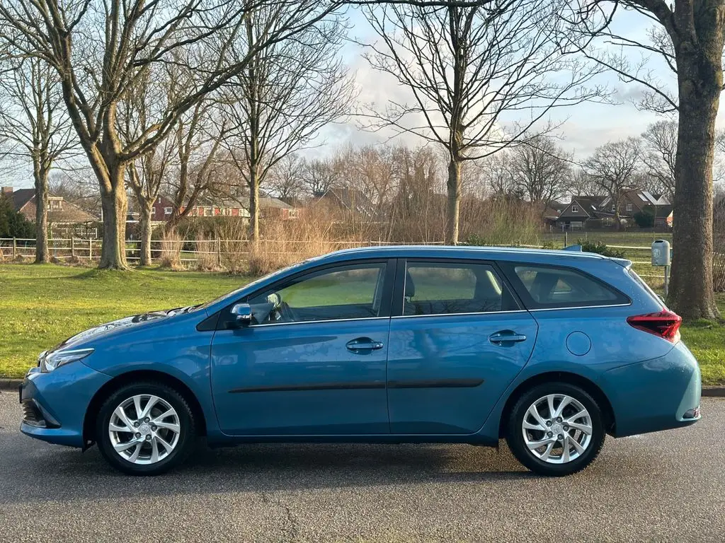 Photo 1 : Toyota Auris 2015 Petrol