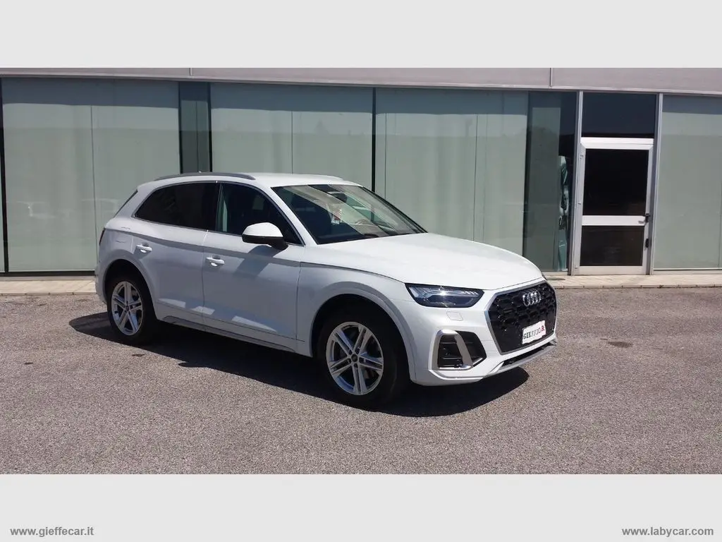 Photo 1 : Audi Q5 2021 Hybride