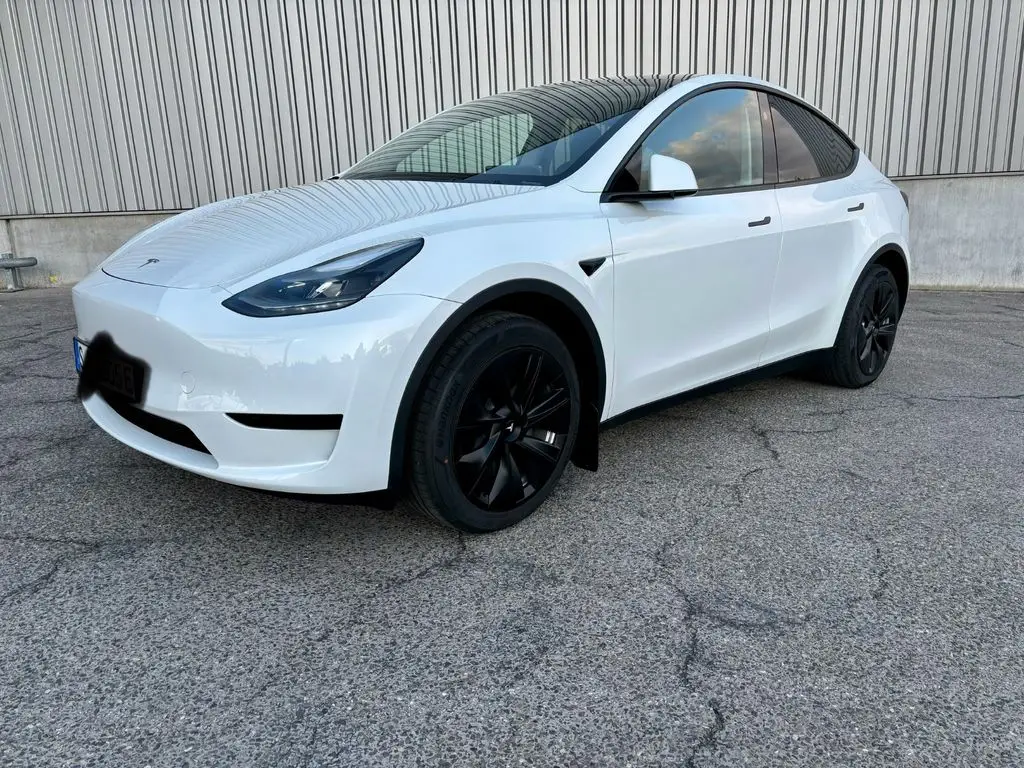 Photo 1 : Tesla Model Y 2024 Non renseigné