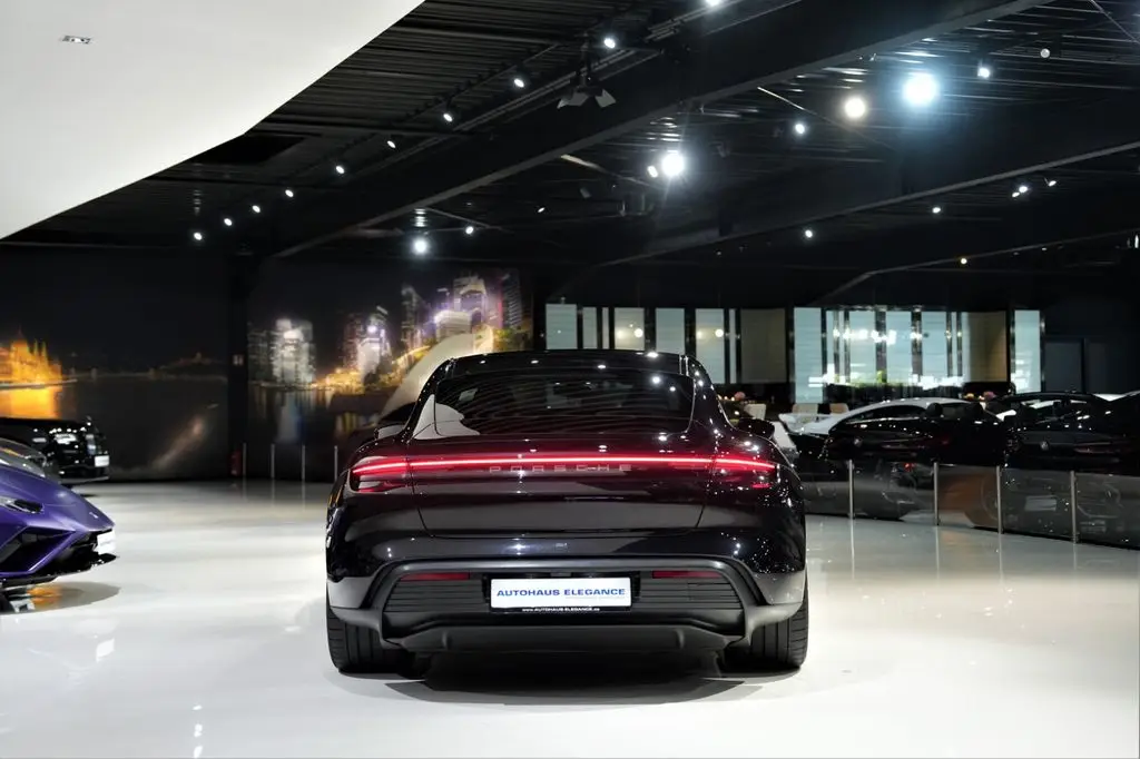 Photo 1 : Porsche Taycan 2020 Non renseigné