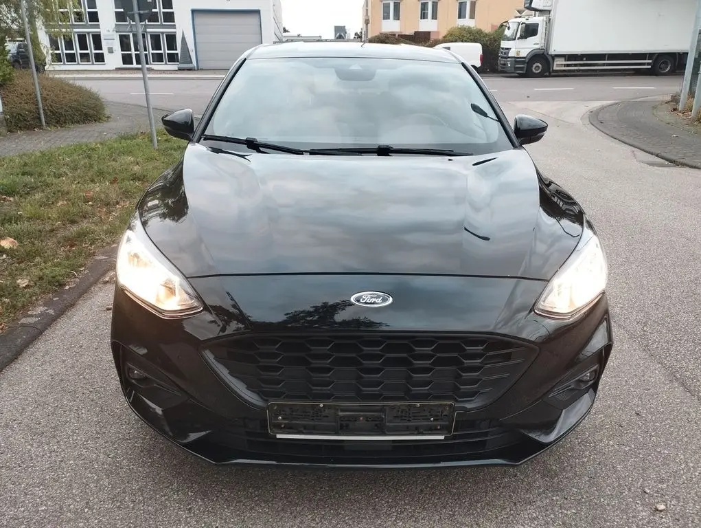 Photo 1 : Ford Focus 2018 Petrol