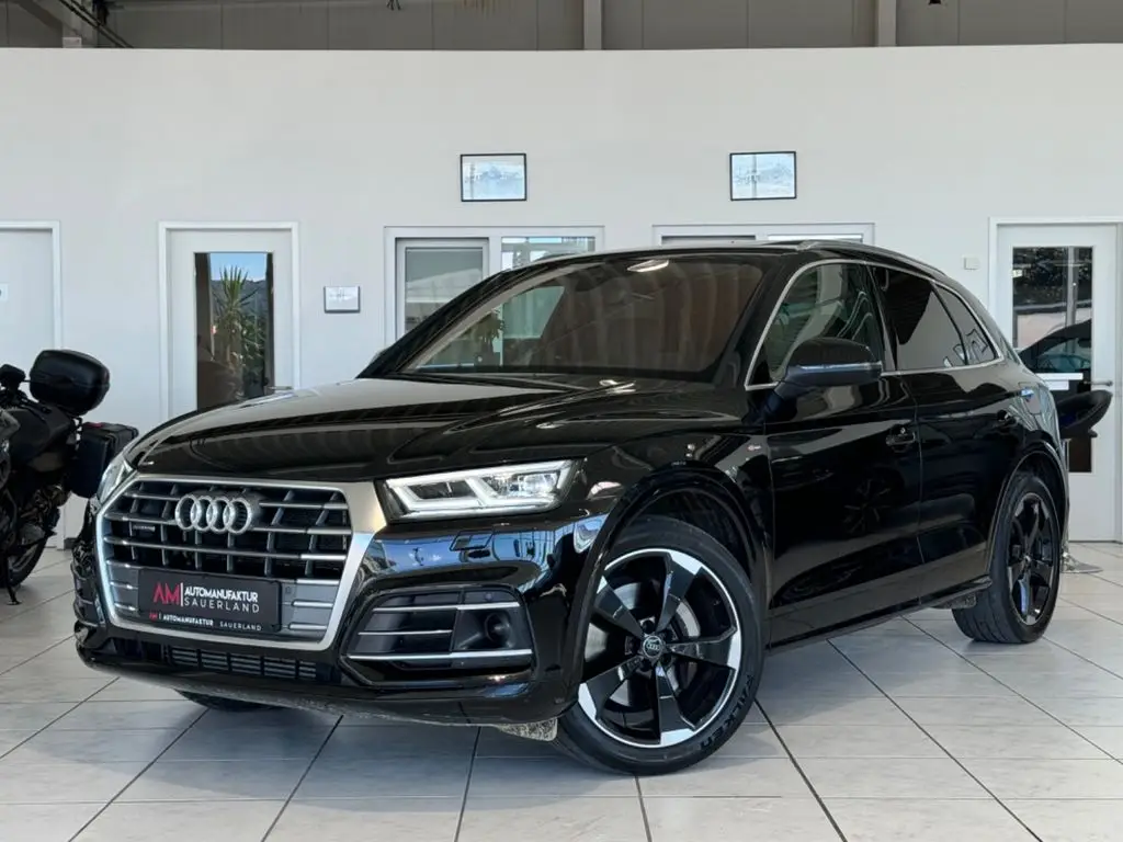 Photo 1 : Audi Q5 2020 Hybrid