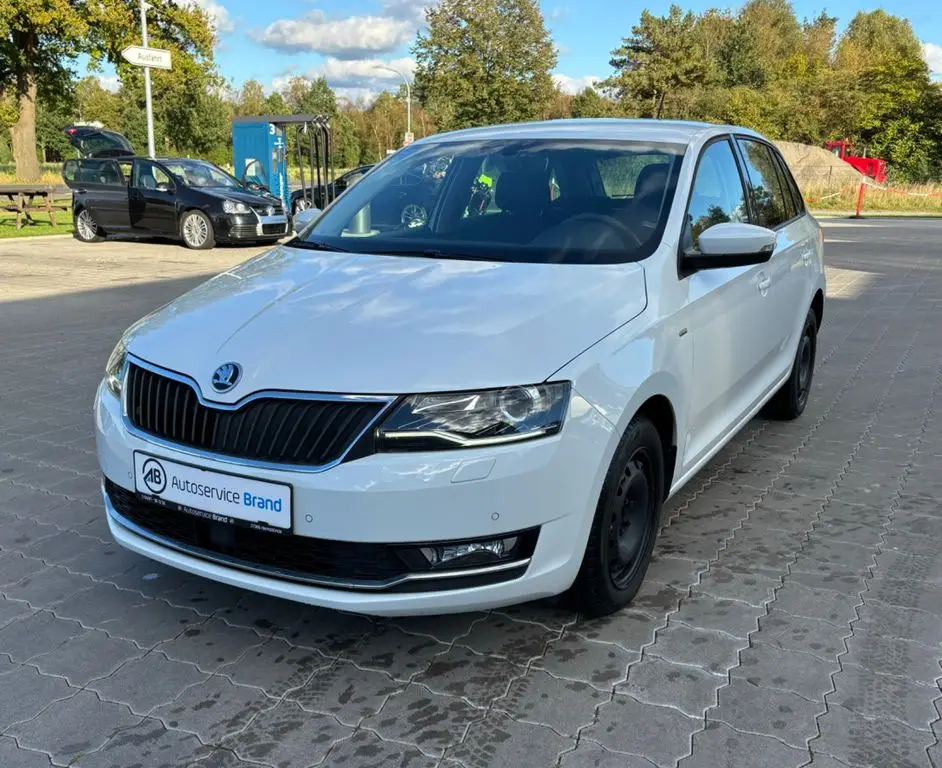 Photo 1 : Skoda Rapid 2018 Petrol