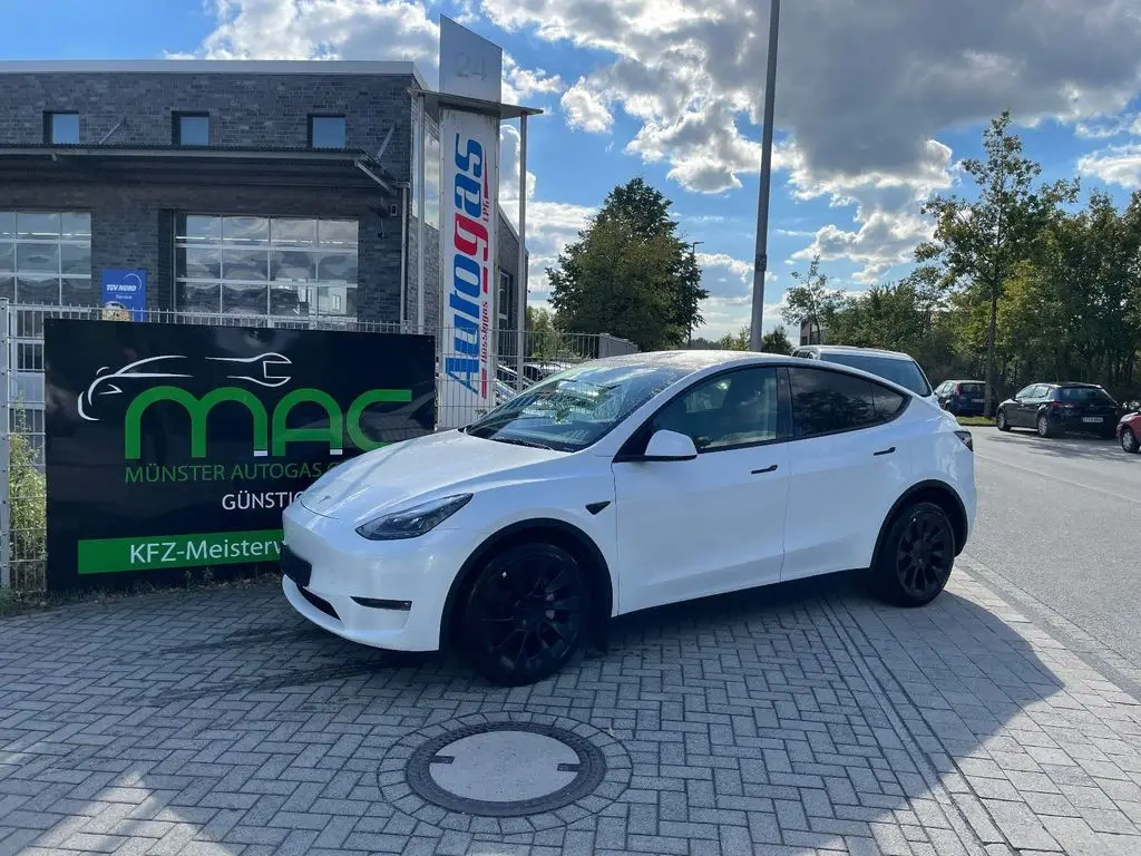 Photo 1 : Tesla Model Y 2022 Non renseigné