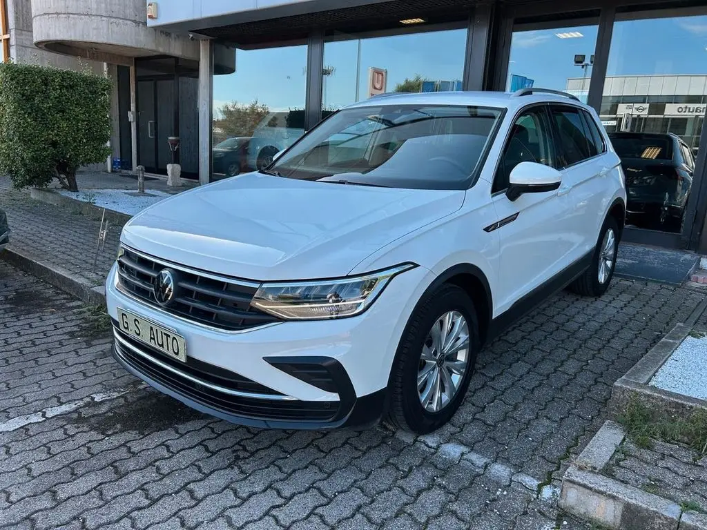 Photo 1 : Volkswagen Tiguan 2021 Petrol