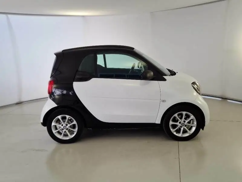 Photo 1 : Smart Fortwo 2017 Petrol