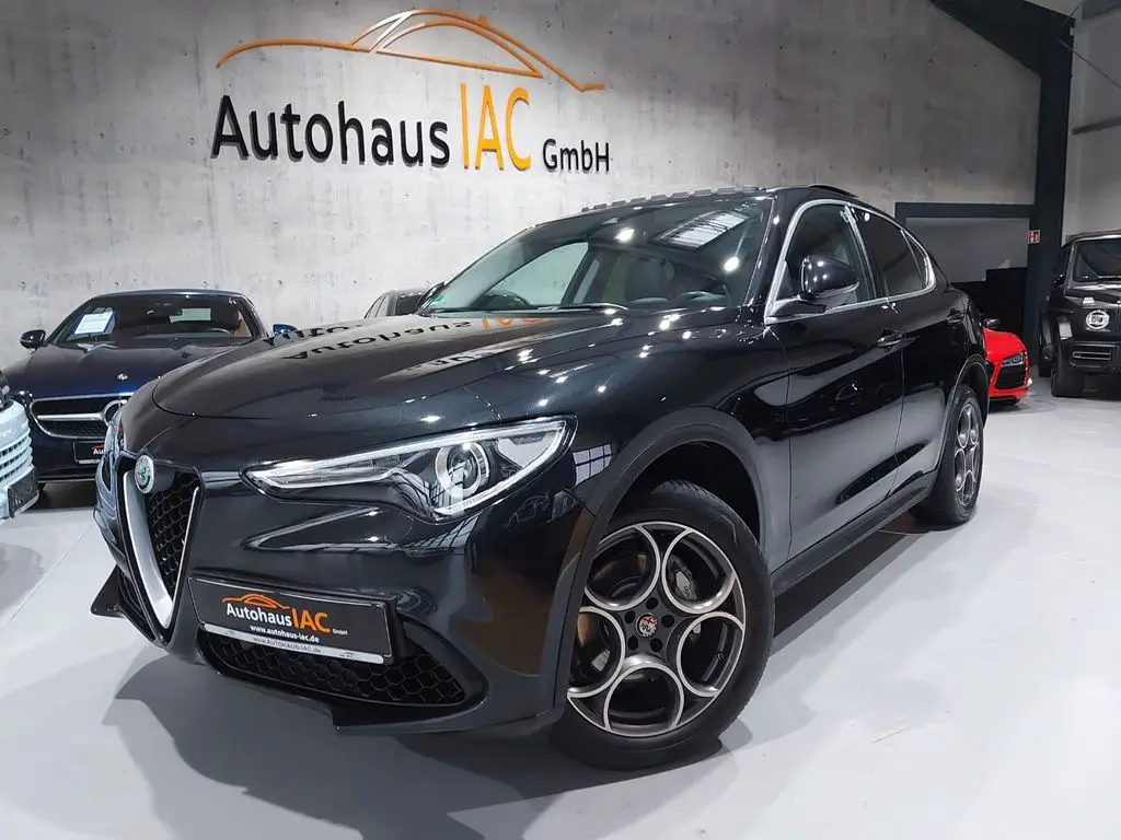 Photo 1 : Alfa Romeo Stelvio 2017 Essence