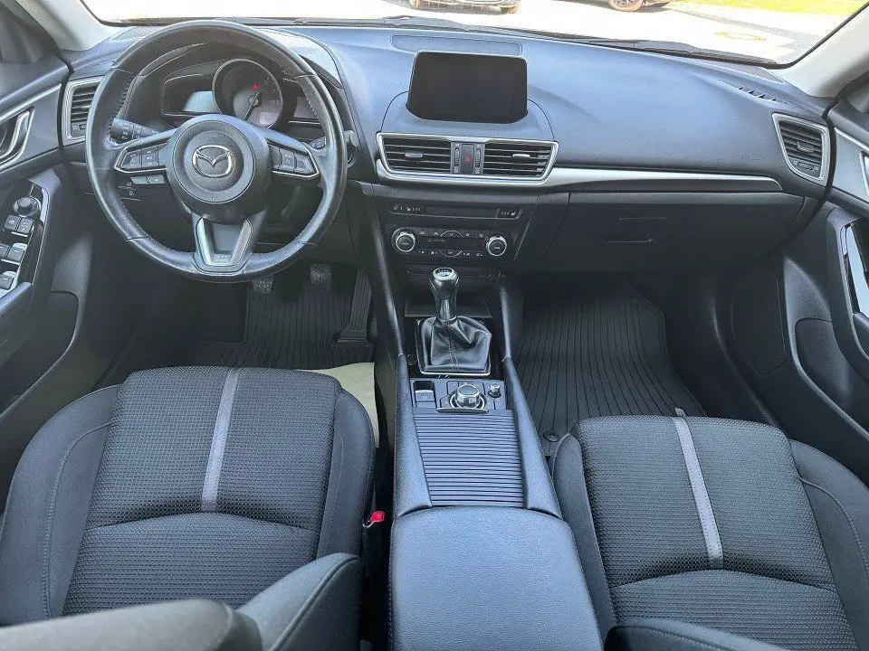 Photo 1 : Mazda 3 2018 Petrol