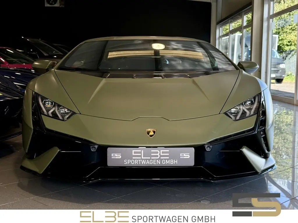 Photo 1 : Lamborghini Huracan 2024 Essence