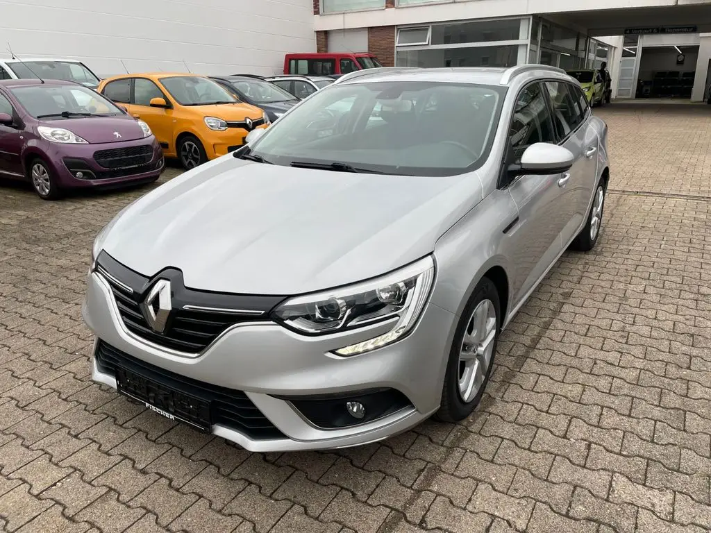 Photo 1 : Renault Megane 2017 Essence