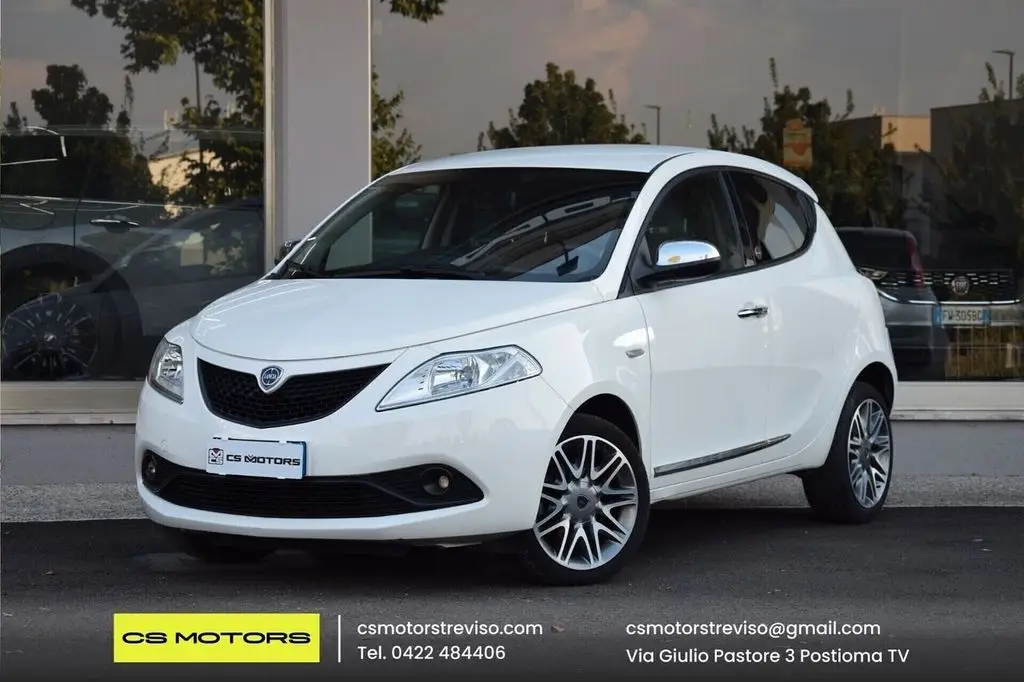 Photo 1 : Lancia Ypsilon 2021 Hybrid