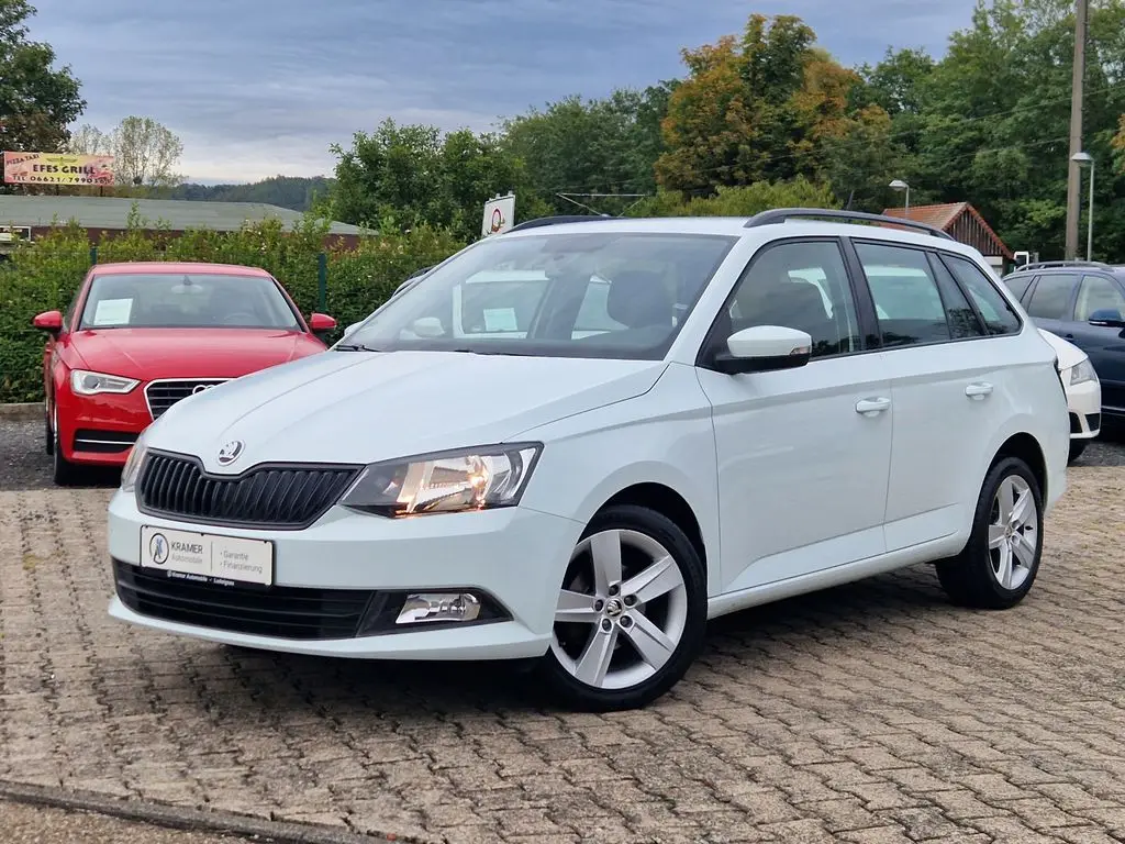 Photo 1 : Skoda Fabia 2017 Petrol