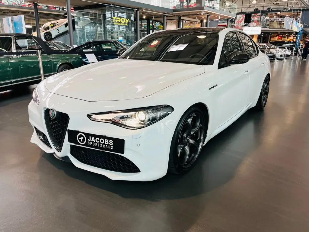 Photo 1 : Alfa Romeo Giulia 2022 Petrol