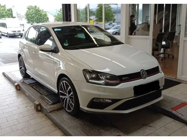 Photo 1 : Volkswagen Polo 2016 Petrol