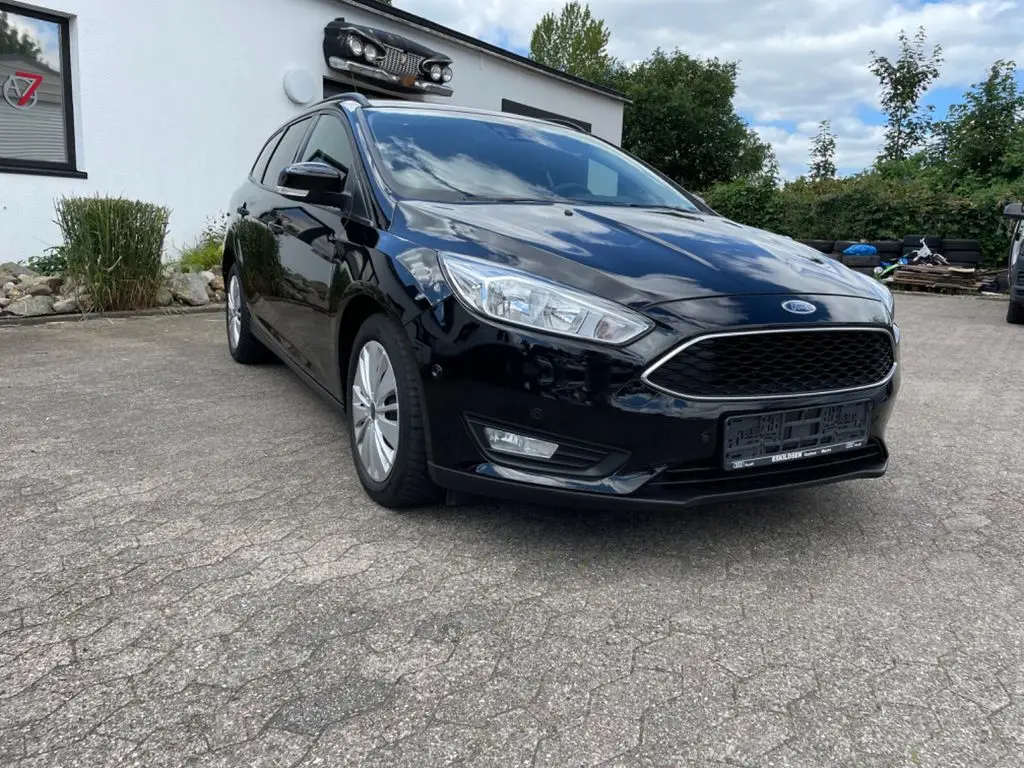 Photo 1 : Ford Focus 2017 Petrol