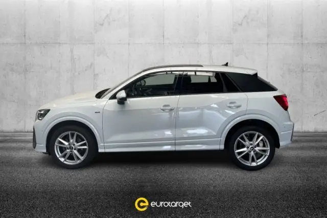 Photo 1 : Audi Q2 2023 Petrol