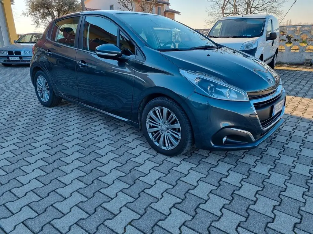 Photo 1 : Peugeot 208 2016 Diesel