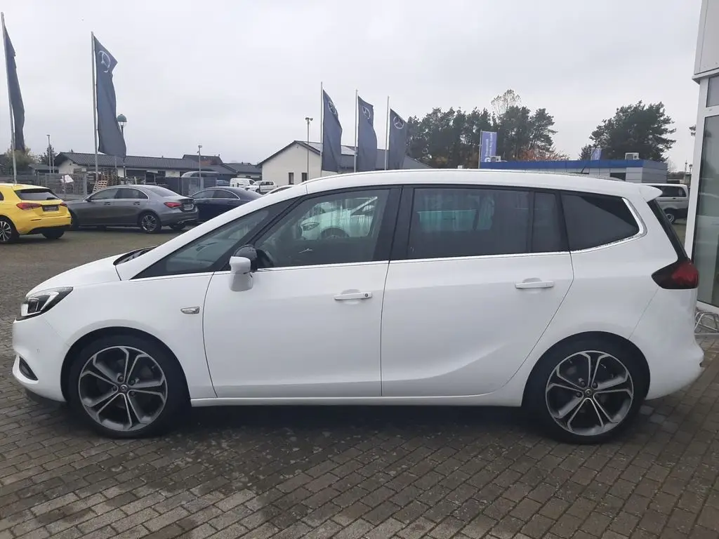 Photo 1 : Opel Zafira 2018 Diesel