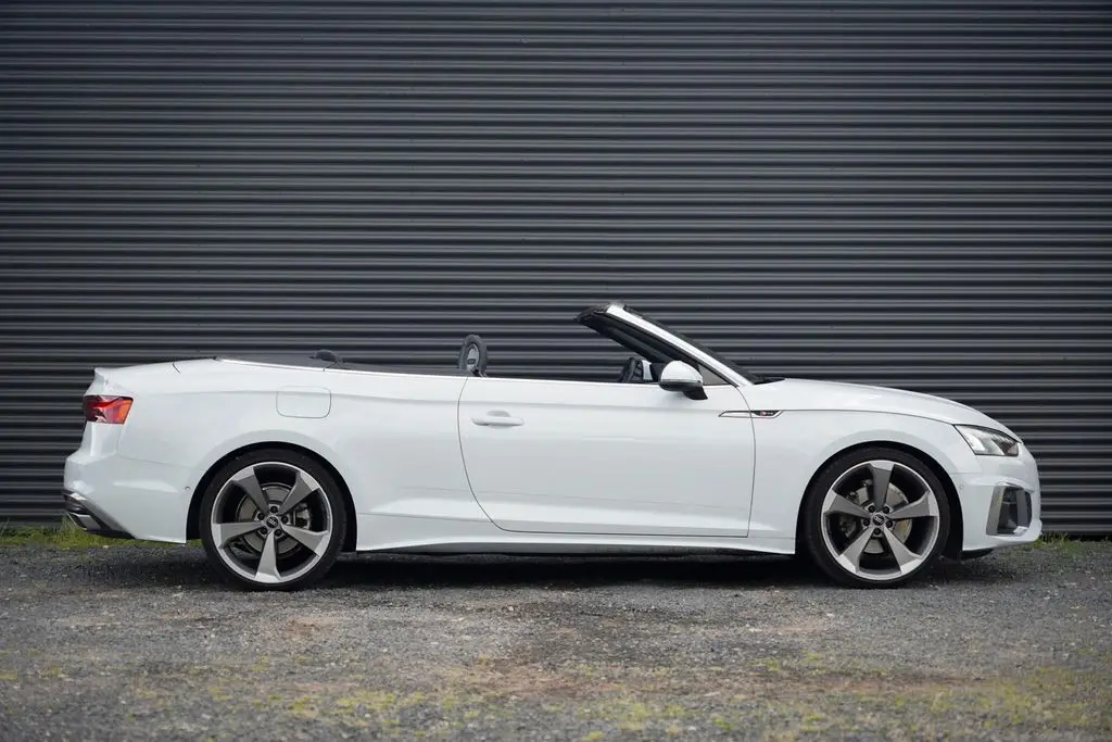 Photo 1 : Audi A5 2022 Hybride